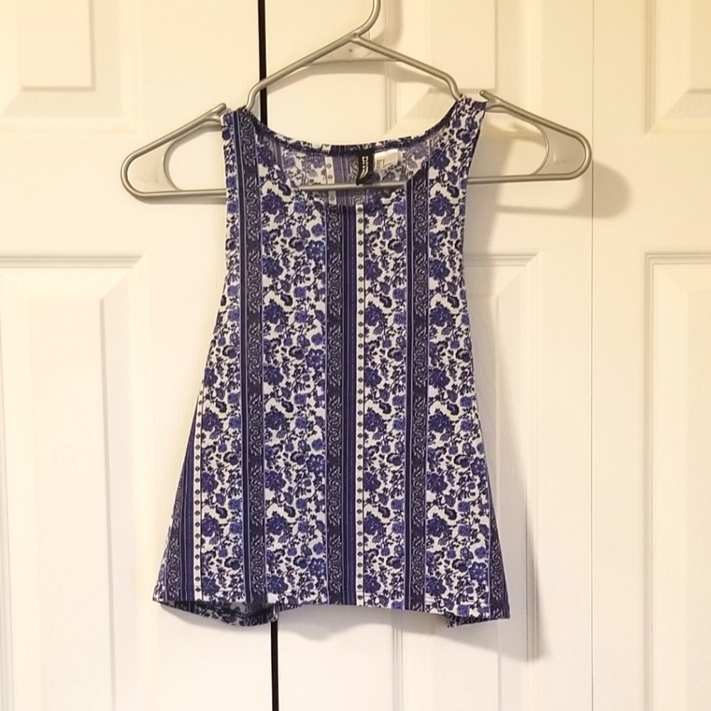 !!SUMMER SALE!!  H&M Divided Blue and White floral crop tank, S